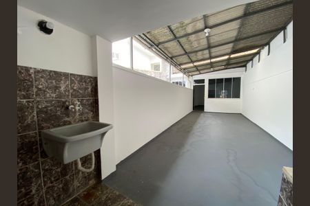 Casa à venda com 150m², 5 quartos e 2 vagas Casa à venda com 150m², 5 quartos e 2 vagasVaranda
