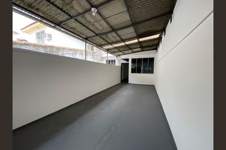 Casa à venda com 150m², 5 quartos e 2 vagas Casa à venda com 150m², 5 quartos e 2 vagasVaranda