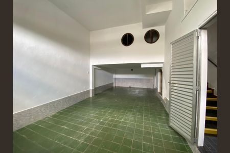 Casa à venda com 150m², 5 quartos e 2 vagas Casa à venda com 150m², 5 quartos e 2 vagasGaragem
