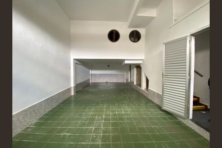 Casa à venda com 150m², 5 quartos e 2 vagas Casa à venda com 150m², 5 quartos e 2 vagasGaragem