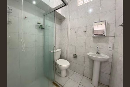 Casa à venda com 150m², 5 quartos e 2 vagas Casa à venda com 150m², 5 quartos e 2 vagasCasa 2 / banheiro