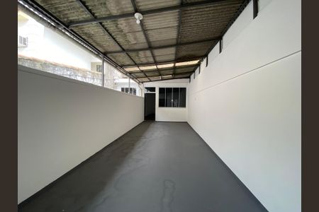 Casa à venda com 150m², 5 quartos e 2 vagas Casa à venda com 150m², 5 quartos e 2 vagasVaranda