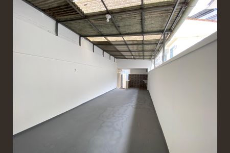 Casa à venda com 150m², 5 quartos e 2 vagas Casa à venda com 150m², 5 quartos e 2 vagasVaranda