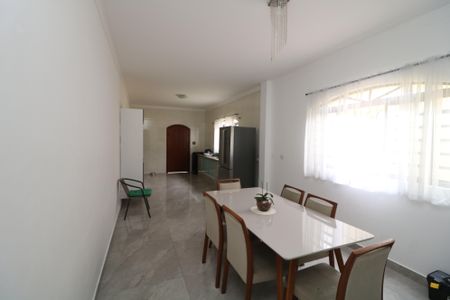 Casa à venda com 247m², 3 quartos e 2 vagasCozinha