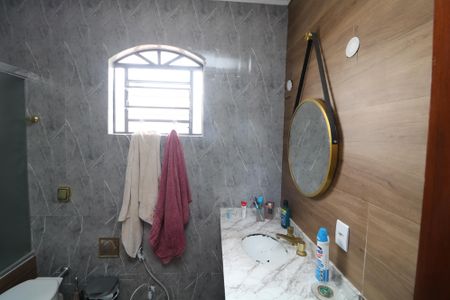 Casa à venda com 247m², 3 quartos e 2 vagasBanheiro da Suíte 2