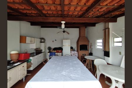 Casa à venda com 200m², 4 quartos e 3 vagas Casa à venda com 200m², 4 quartos e 3 vagasÁrea comum - Churrasqueira