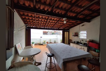 Casa à venda com 200m², 4 quartos e 3 vagas Casa à venda com 200m², 4 quartos e 3 vagasÁrea comum - Churrasqueira