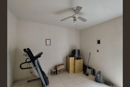 Casa à venda com 200m², 4 quartos e 3 vagas Casa à venda com 200m², 4 quartos e 3 vagasSala