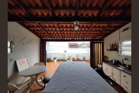 Casa à venda com 200m², 4 quartos e 3 vagas Casa à venda com 200m², 4 quartos e 3 vagasÁrea comum - Churrasqueira