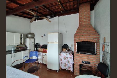 Casa à venda com 200m², 4 quartos e 3 vagas Casa à venda com 200m², 4 quartos e 3 vagasÁrea comum - Churrasqueira