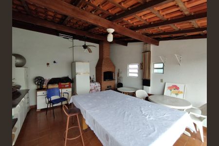 Casa à venda com 200m², 4 quartos e 3 vagas Casa à venda com 200m², 4 quartos e 3 vagasÁrea comum - Churrasqueira