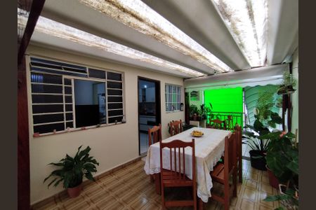 Casa à venda com 200m², 4 quartos e 3 vagas Casa à venda com 200m², 4 quartos e 3 vagasQuintal