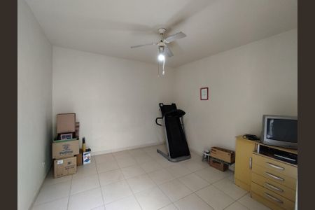 Casa à venda com 200m², 4 quartos e 3 vagas Casa à venda com 200m², 4 quartos e 3 vagasSala