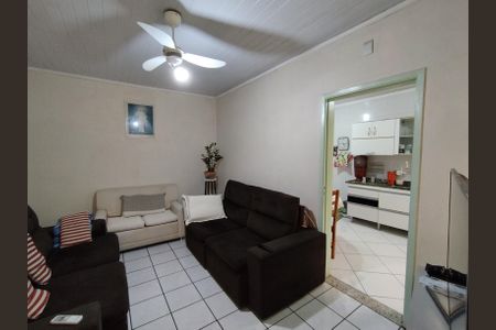 Casa à venda com 200m², 4 quartos e 3 vagas Casa à venda com 200m², 4 quartos e 3 vagasSala