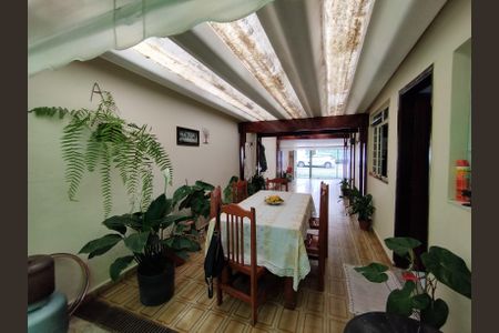 Casa à venda com 200m², 4 quartos e 3 vagas Casa à venda com 200m², 4 quartos e 3 vagasQuintal