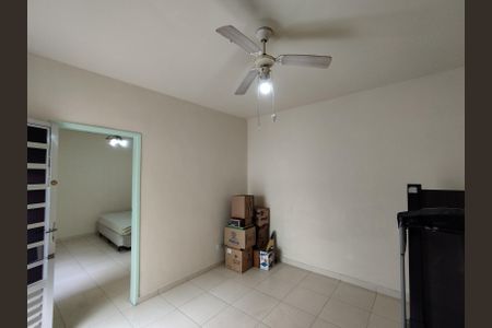 Casa à venda com 200m², 4 quartos e 3 vagas Casa à venda com 200m², 4 quartos e 3 vagasSala