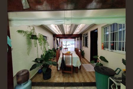 Casa à venda com 200m², 4 quartos e 3 vagas Casa à venda com 200m², 4 quartos e 3 vagasQuintal