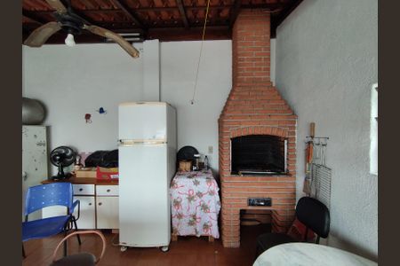 Casa à venda com 200m², 4 quartos e 3 vagas Casa à venda com 200m², 4 quartos e 3 vagasÁrea comum - Churrasqueira