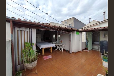 Casa à venda com 200m², 4 quartos e 3 vagas Casa à venda com 200m², 4 quartos e 3 vagasQuintal