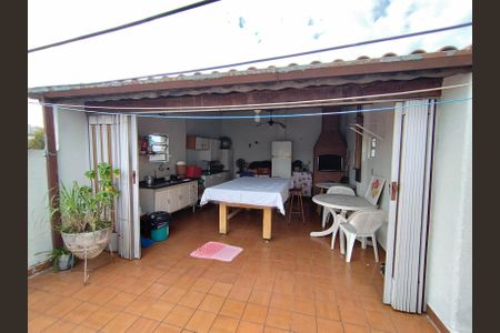 Casa à venda com 200m², 4 quartos e 3 vagas Casa à venda com 200m², 4 quartos e 3 vagasÁrea comum - Churrasqueira