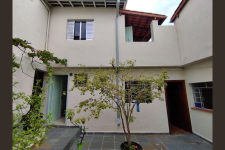Casa à venda com 200m², 4 quartos e 3 vagas Casa à venda com 200m², 4 quartos e 3 vagasQuintal