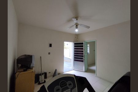 Casa à venda com 200m², 4 quartos e 3 vagas Casa à venda com 200m², 4 quartos e 3 vagasSala