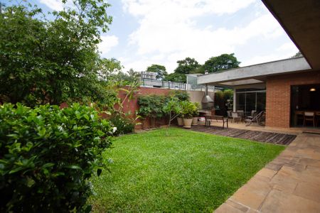 Casa à venda com 546m², 3 quartos e 3 vagas Casa à venda com 546m², 3 quartos e 3 vagasquintal