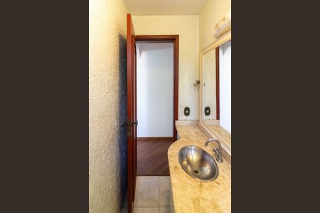 Casa à venda com 124m², 3 quartos e 2 vagas Casa à venda com 124m², 3 quartos e 2 vagasLavabo