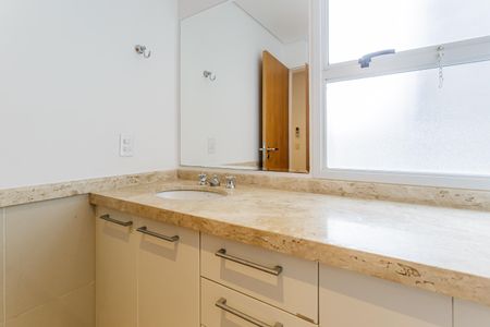 Apartamento para alugar com 130m², 2 quartos e 2 vagas Apartamento para alugar com 130m², 2 quartos e 2 vagasBanheiro da Suíte 1