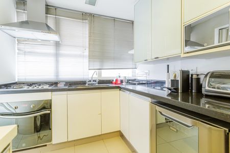 Apartamento para alugar com 130m², 2 quartos e 2 vagas Apartamento para alugar com 130m², 2 quartos e 2 vagasCozinha