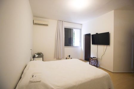 Casa à venda com 490m², 5 quartos e 6 vagasSuíte 2