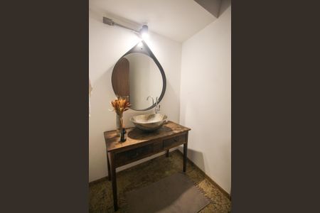 Casa à venda com 490m², 5 quartos e 6 vagasLavabo