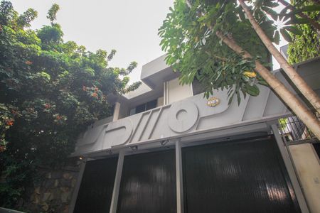 Casa à venda com 490m², 5 quartos e 6 vagasFachada