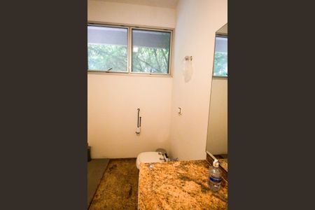 Casa à venda com 490m², 5 quartos e 6 vagasBanheiro da Suíte 2