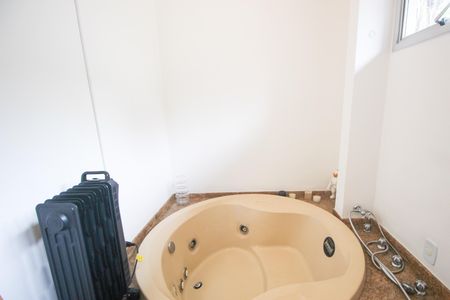 Casa à venda com 490m², 5 quartos e 6 vagasBanheiro da Suíte 1