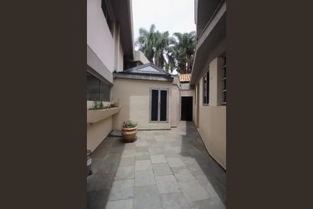 Casa à venda com 490m², 5 quartos e 6 vagasQuintal