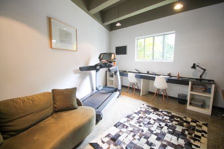 Casa à venda com 490m², 5 quartos e 6 vagasEscritório