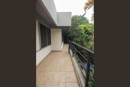 Casa à venda com 490m², 5 quartos e 6 vagasVaranda
