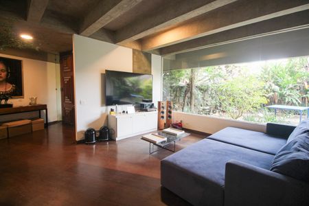 Sala de casa para alugar com 5 quartos, 490m² em Jardim Guedala, São Paulo