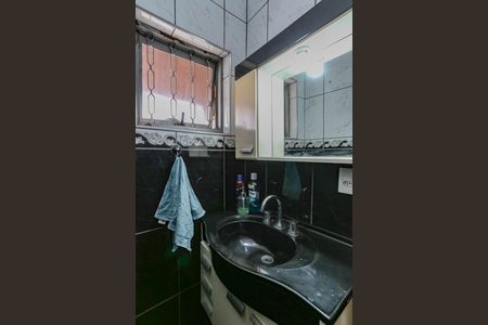 Casa à venda com 240m², 3 quartos e 5 vagasBanheiro 2