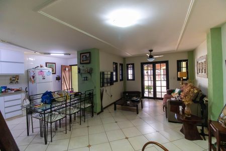 Sala de casa para alugar com 3 quartos, 160m² em Itaipu, Niterói