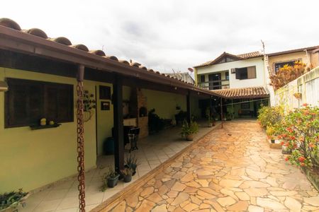 Casa para alugar com 160m², 3 quartos e 6 vagas Casa para alugar com 160m², 3 quartos e 6 vagasÁrea externa