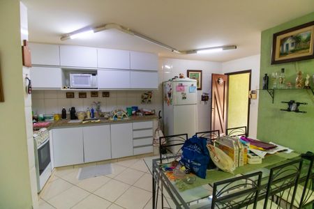 Casa para alugar com 160m², 3 quartos e 6 vagas Casa para alugar com 160m², 3 quartos e 6 vagasCozinha