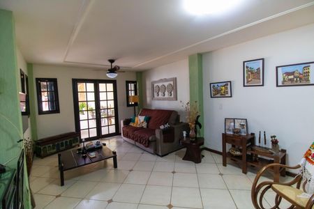 Casa para alugar com 160m², 3 quartos e 6 vagas Casa para alugar com 160m², 3 quartos e 6 vagasSala