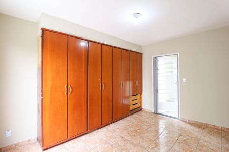 Casa para alugar com 100m², 1 quarto e 2 vagas Casa para alugar com 100m², 1 quarto e 2 vagasQuarto