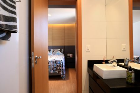 Apartamento à venda com 90m², 2 quartos e 2 vagas Apartamento à venda com 90m², 2 quartos e 2 vagasBanheiro da Suíte