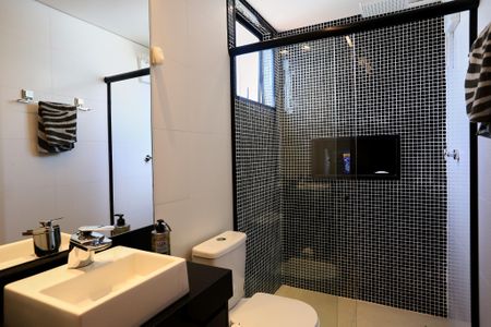 Apartamento à venda com 90m², 2 quartos e 2 vagas Apartamento à venda com 90m², 2 quartos e 2 vagasBanheiro da Suíte