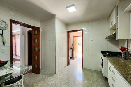 Casa à venda com 346m², 4 quartos e 4 vagas Casa à venda com 346m², 4 quartos e 4 vagasCozinha