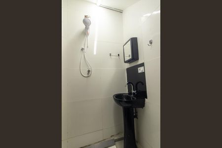 Banheiro Social de apartamento para alugar com 1 quarto, 20m² em Alto Boqueirão, Curitiba