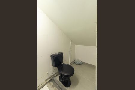 Banheiro Social de apartamento para alugar com 1 quarto, 20m² em Alto Boqueirão, Curitiba